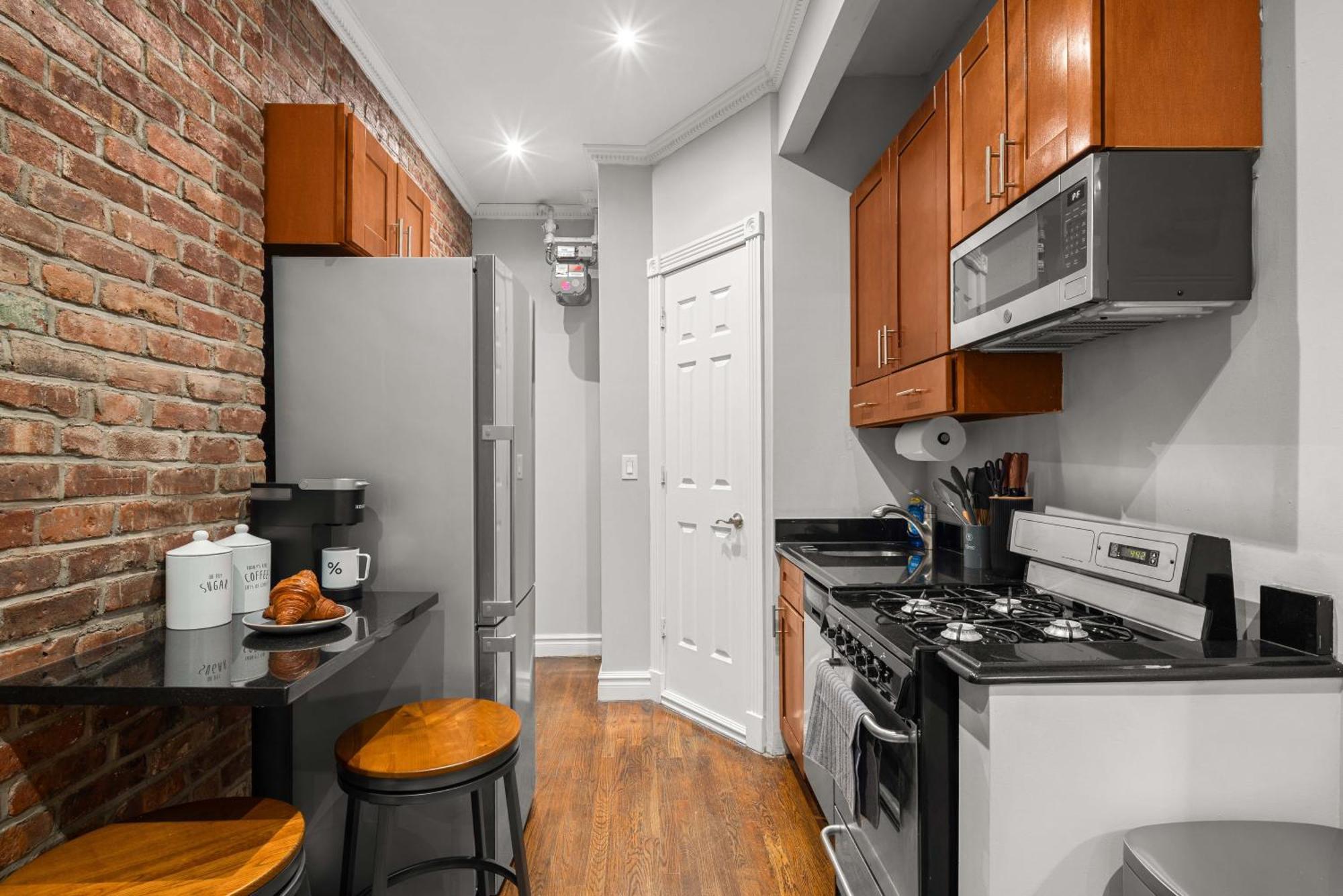 Stylish Escape Modern 2br On Street Apartamento